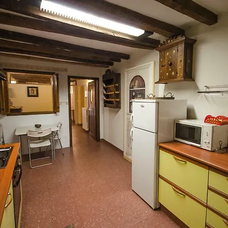 Garisenda Apartment